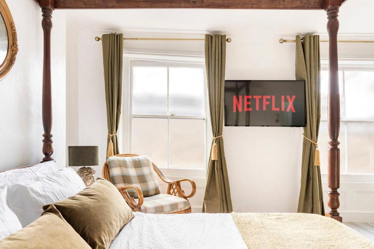 Appartamento Victorian Style W/ Four-poster Bed In Camden Town Londra